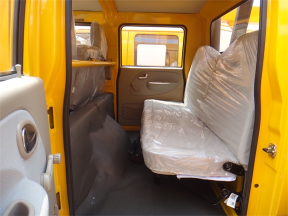 東風(fēng)8-10米高空作業(yè)平臺車