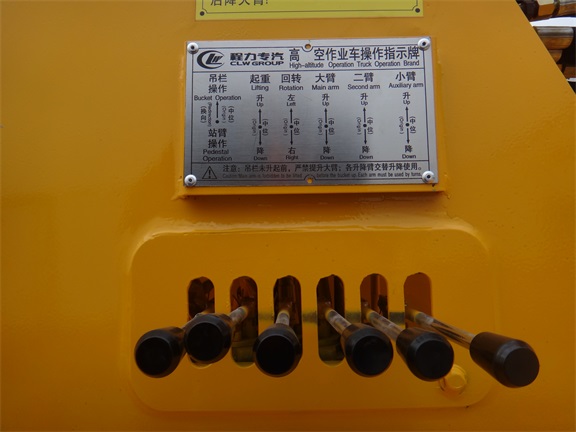 東風(fēng)12米高空作業(yè)車