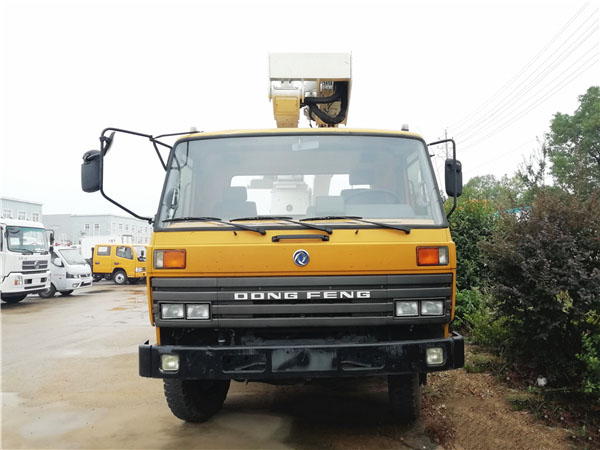 你見(jiàn)過(guò)四驅(qū)的高空作業(yè)車(chē)嗎？