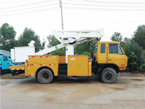 你見(jiàn)過(guò)四驅(qū)的高空作業(yè)車(chē)嗎？