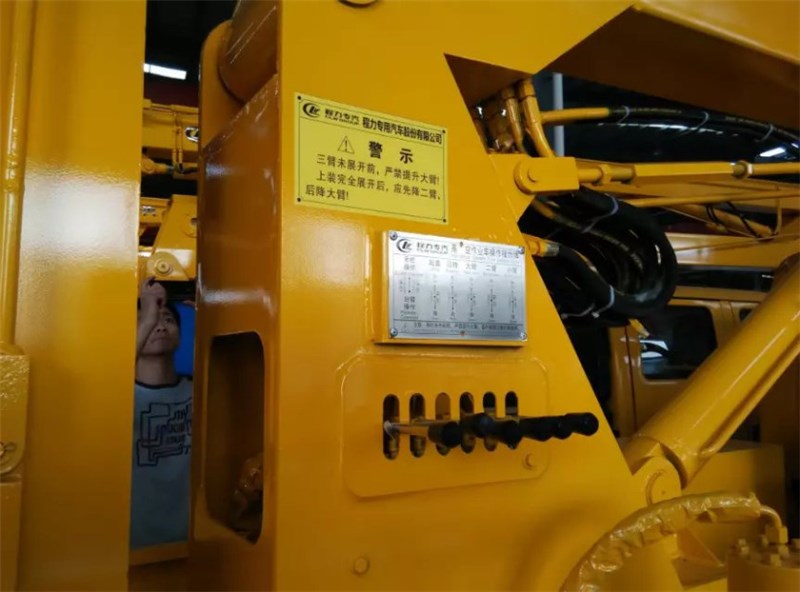 東風雙排高空作業(yè)車｛12米.14米.16米｝