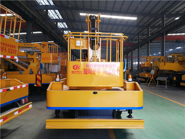 江鈴藍(lán)牌12米高空作業(yè)車