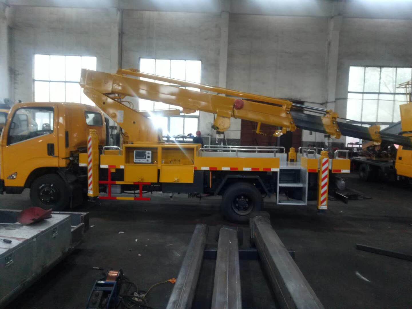 江鈴凱銳工程黃20-22米伸縮臂高空作業(yè)車