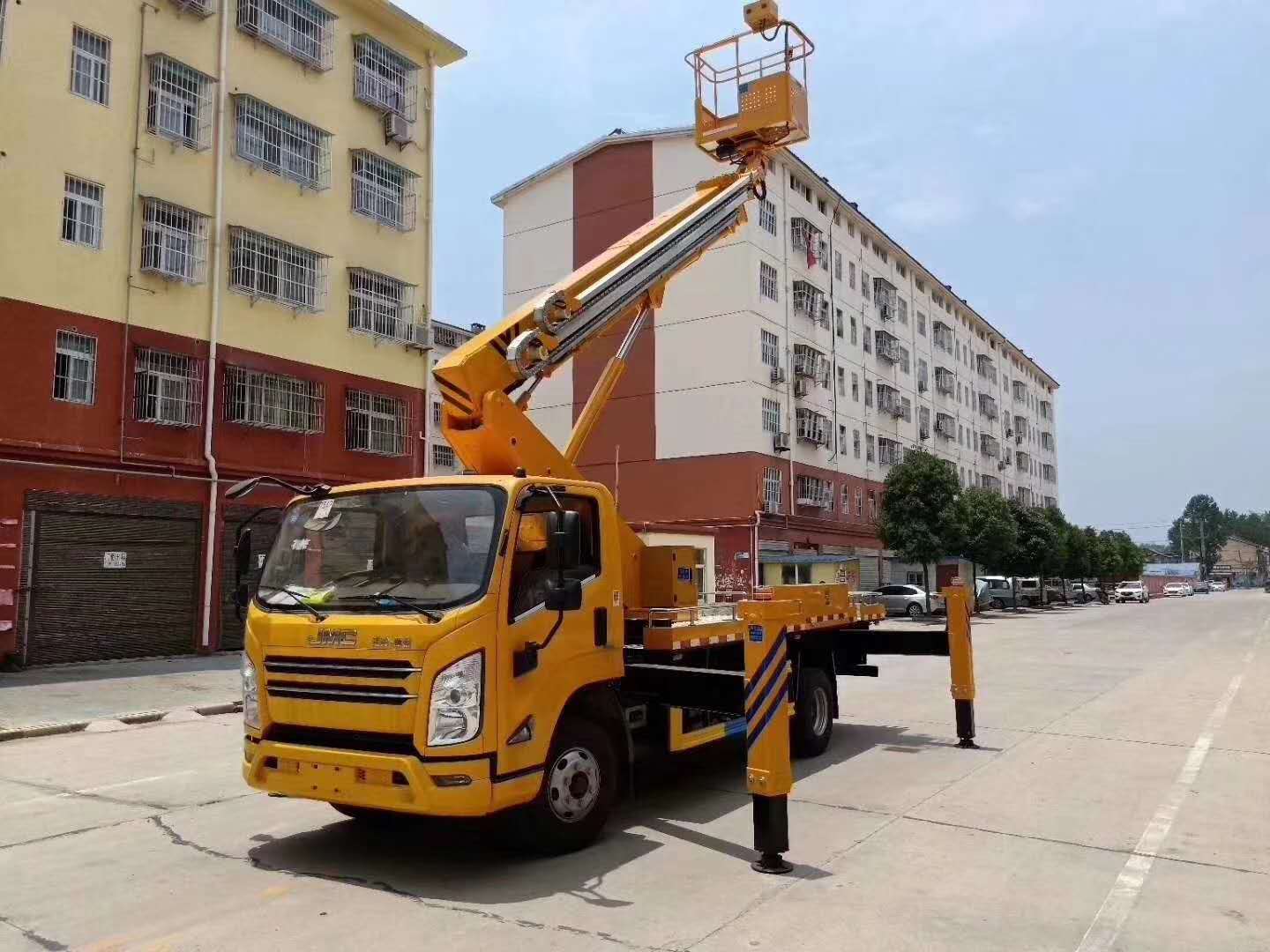 程力集團匠心巨制 國六高端伸縮臂式高空作業(yè)車