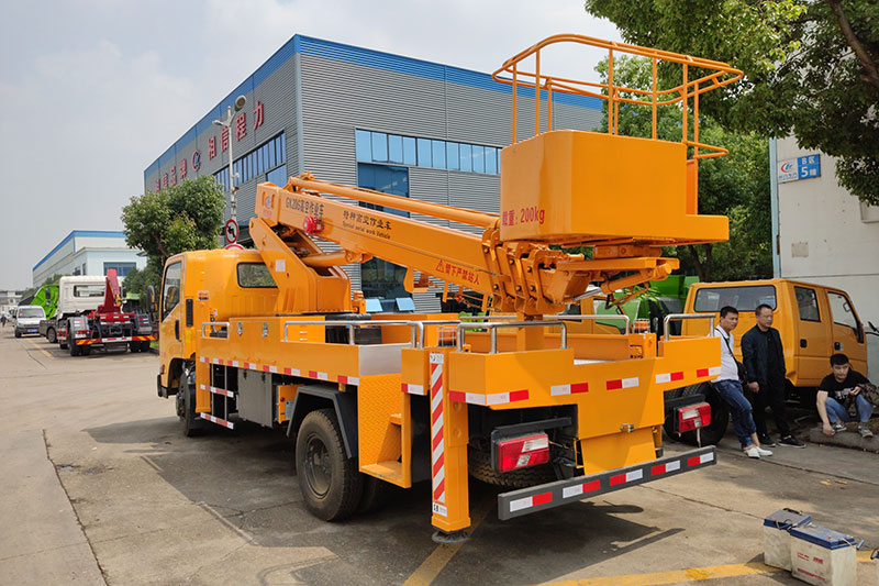 江鈴直臂20米高空作業(yè)車