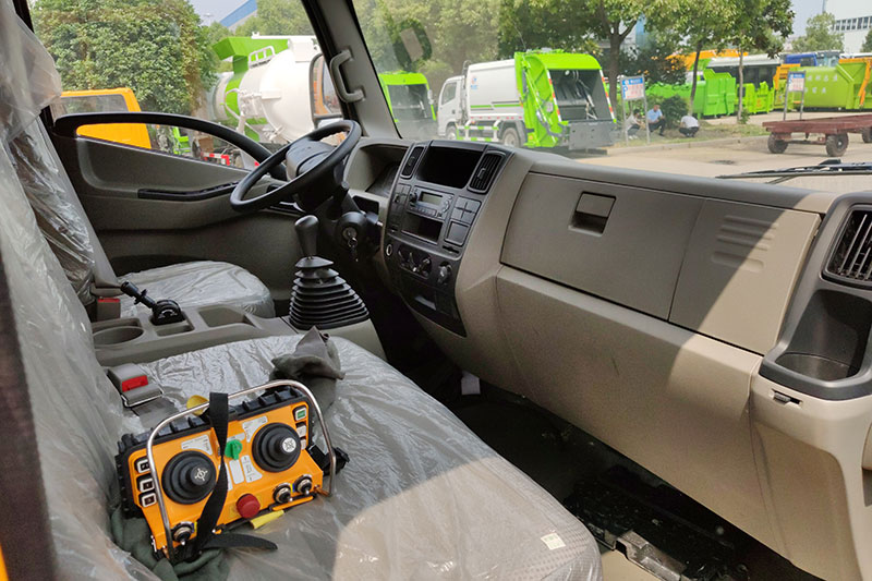 江鈴直臂20米高空作業(yè)車