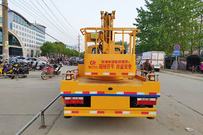 東風(fēng)12米高空作業(yè)車