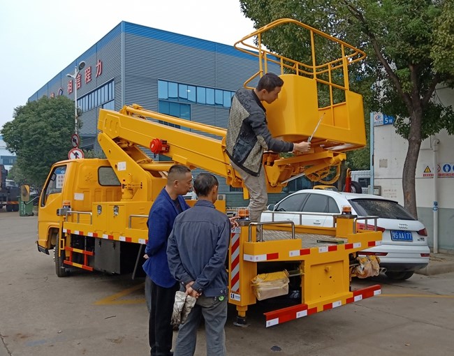 程力江鈴順達雙排16米高空作業(yè)車