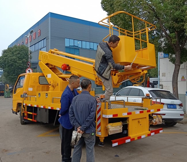 江鈴順達藍牌21米伸縮臂式高空作業(yè)車