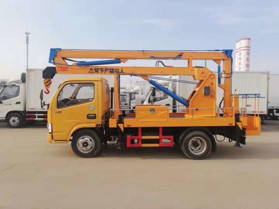 東風(fēng)藍(lán)牌13.5米高空作業(yè)車