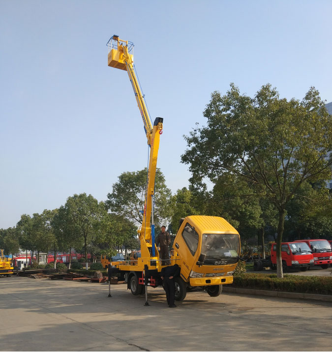 東風(fēng)藍(lán)牌13.5米高空作業(yè)車