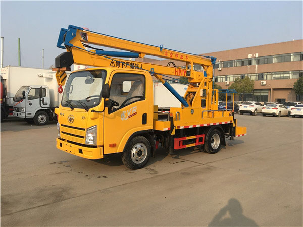 解放國六13.5米藍(lán)牌折臂高空作業(yè)車