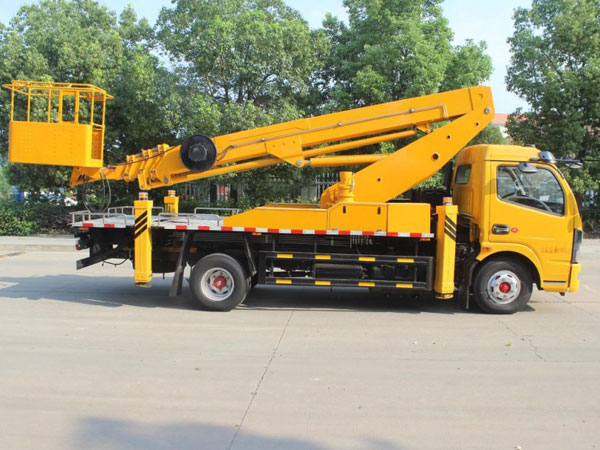 國(guó)六東風(fēng)多利卡25米直臂高空作業(yè)車(chē)