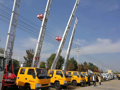 江鈴32米云梯高空作業(yè)車