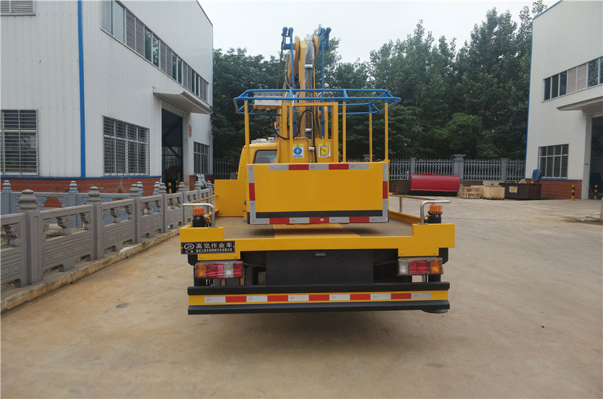 高空作業(yè)車液壓油更換時間及方法