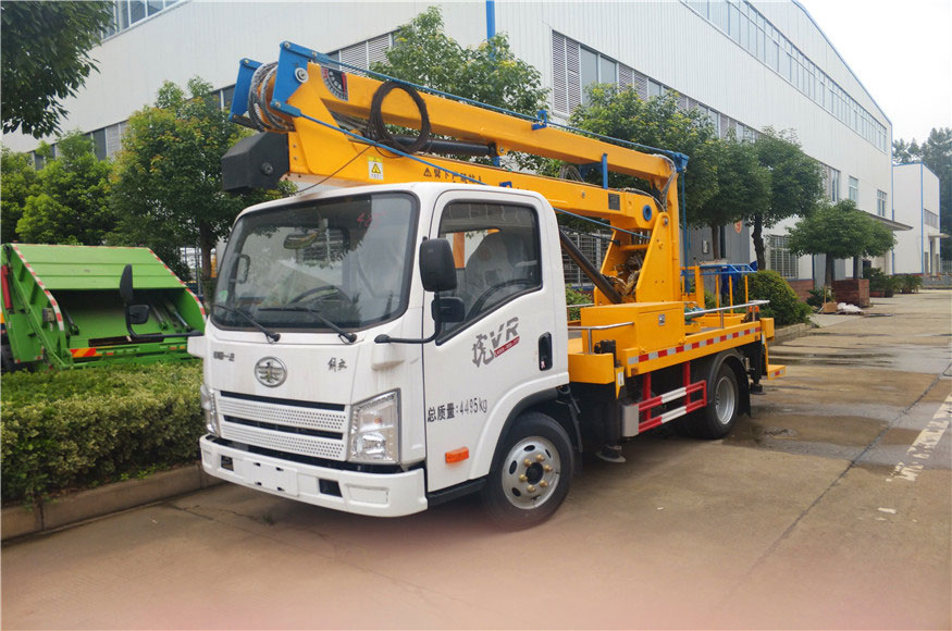 最新國(guó)六解放13.5米高空作業(yè)車