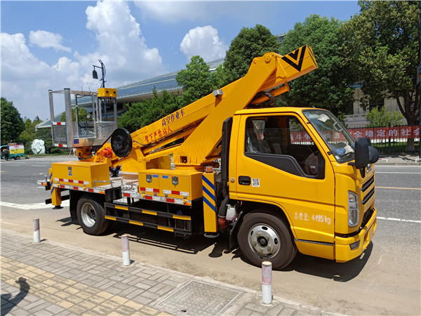 高空作業(yè)車的升降機如何平穩(wěn)升降