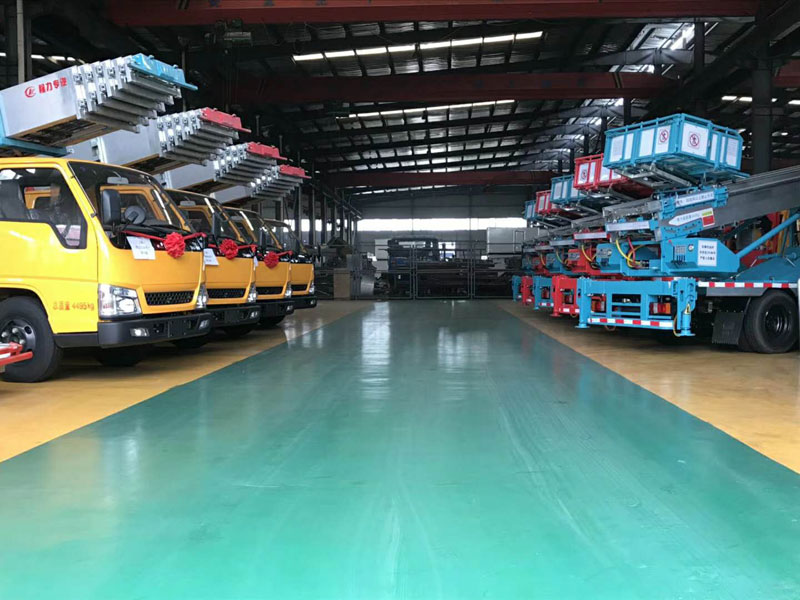 32米高空云梯車-云梯搬家車