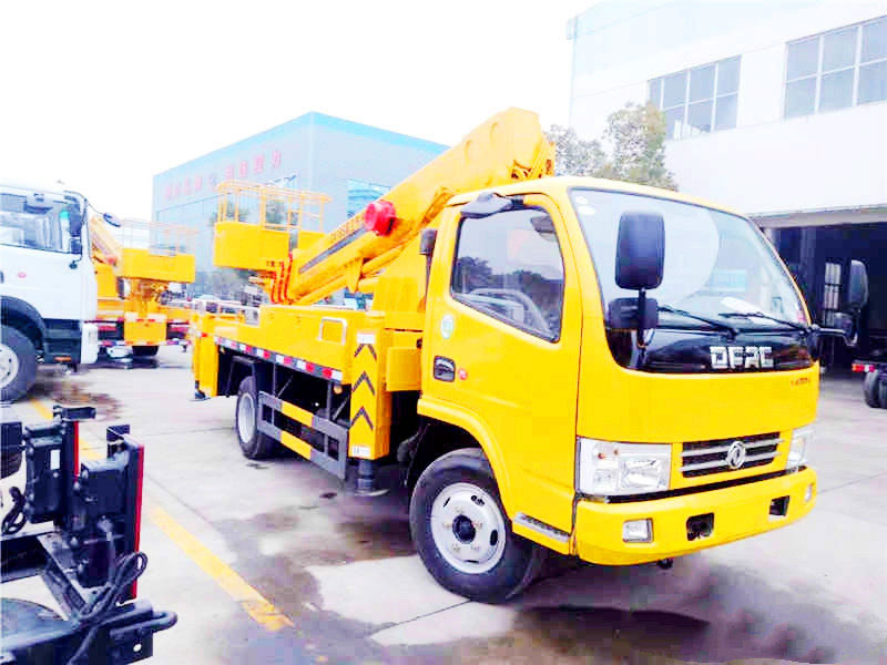 在行駛中高空作業(yè)車需要注意哪些