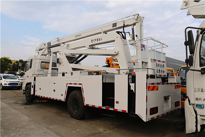 新款東風(fēng)天錦VR國六24米折疊臂式高空作業(yè)車