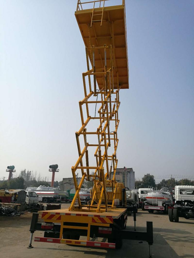 東風(fēng)多利卡10米垂直升降平臺(tái)車