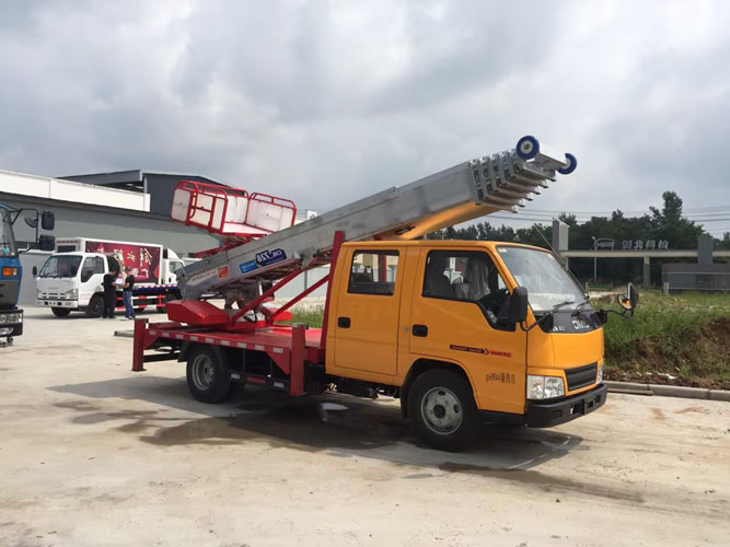 江鈴順達28米高空云梯搬家作業(yè)車