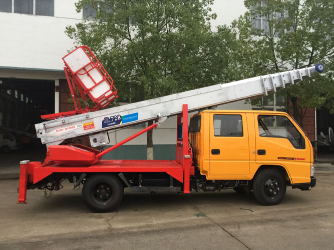 江鈴順達(dá)28米高空云梯搬家作業(yè)車(chē)