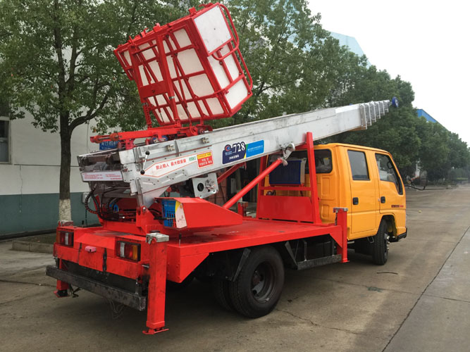 江鈴順達(dá)28米高空云梯搬家作業(yè)車(chē)