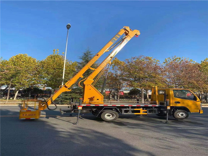 凱馬藍(lán)牌汽油發(fā)動(dòng)機(jī)13.5米高空作業(yè)車