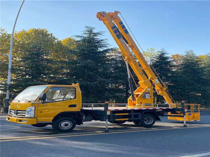 凱馬藍(lán)牌汽油發(fā)動(dòng)機(jī)13.5米高空作業(yè)車