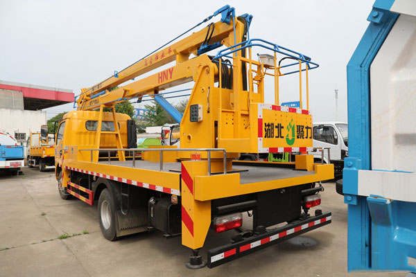 東風(fēng)多利卡D7國(guó)六18米折疊臂式高空作業(yè)車