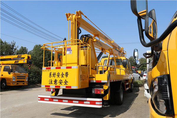 慶鈴五十鈴ELF雙排國六18.5米折疊臂式高空作業(yè)車