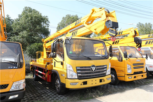 18米的高空作業(yè)車你會(huì)選擇雙排還是單排駕駛室