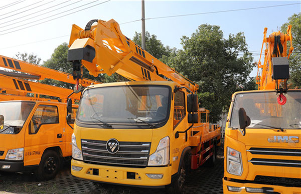 18米的高空作業(yè)車你會選擇雙排還是單排駕駛室