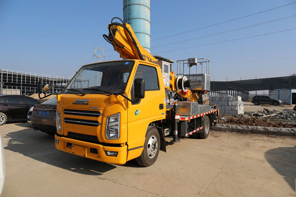 直臂式高空作業(yè)車的特點(diǎn)及優(yōu)勢有哪些