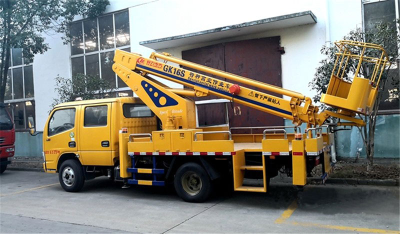 雙排座16米伸縮臂高空作業(yè)車出發(fā)了