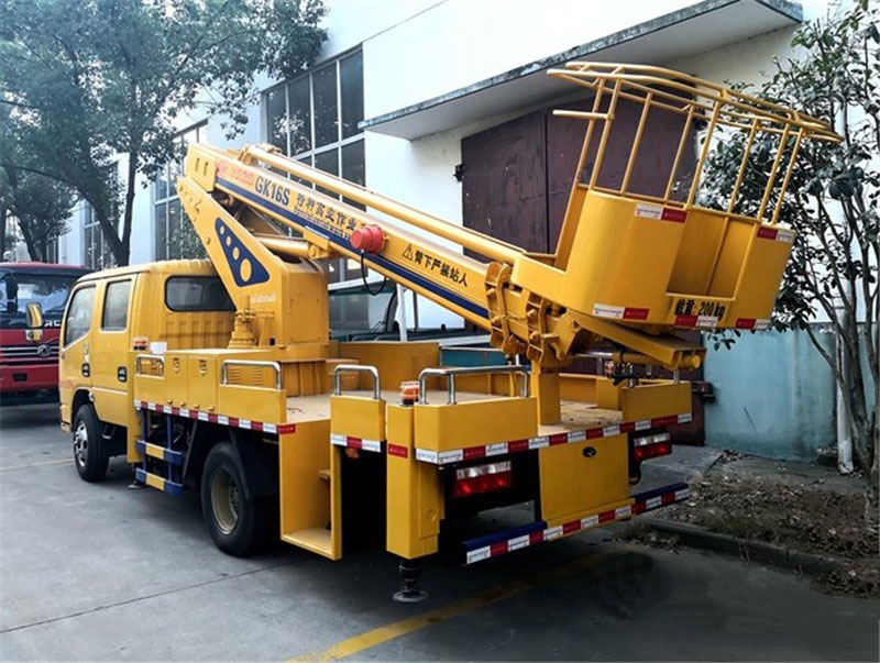 雙排座16米伸縮臂高空作業(yè)車出發(fā)了
