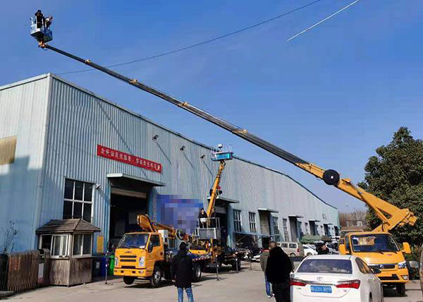 23米27米藍(lán)牌高空作業(yè)車收到很多客戶的青睞