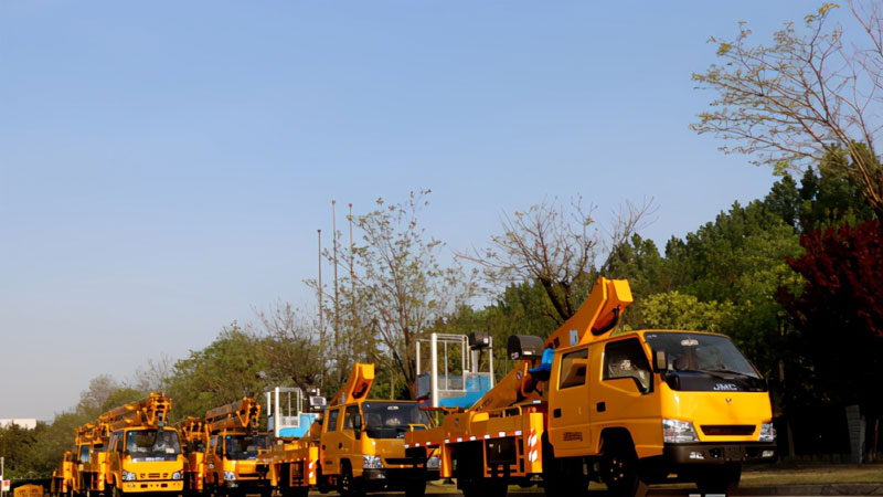 前景可期：國內(nèi)高空作業(yè)車產(chǎn)業(yè)朝著專業(yè)化、多元化、輕量化發(fā)展