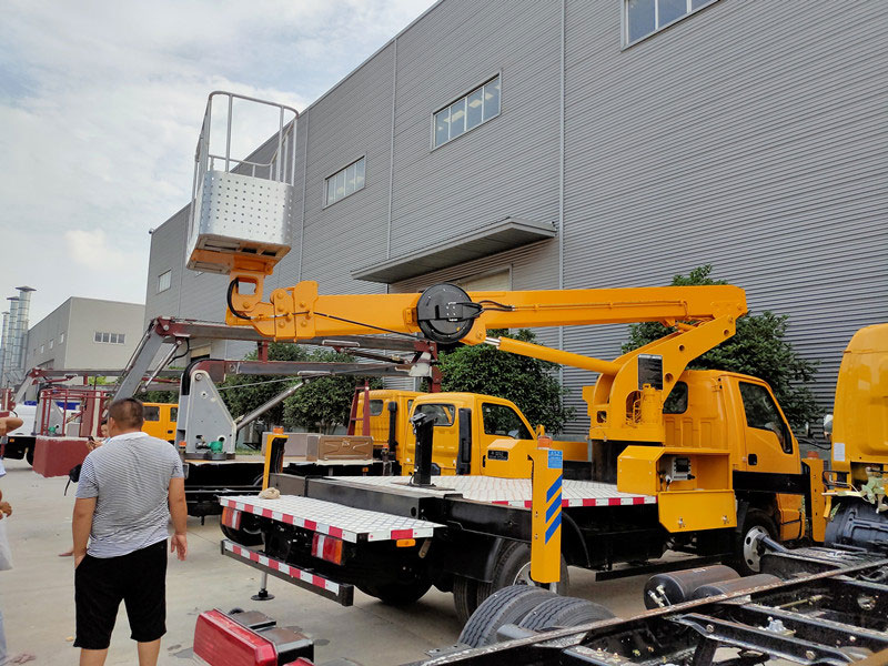 藍(lán)牌國六江鈴21米、17.5米、23米高空作業(yè)車