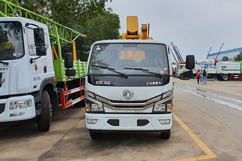 國六東風多利卡18米直臂高空作業(yè)車