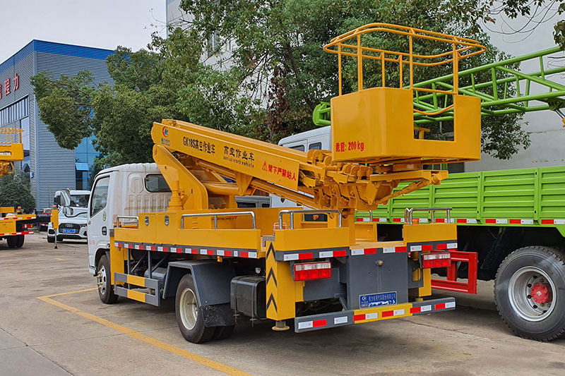 國六東風多利卡18米直臂高空作業(yè)車