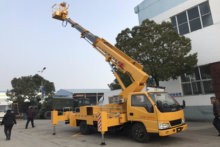 江鈴18米伸縮臂設(shè)備安裝高空作業(yè)車