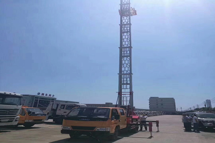江鈴28米云梯搬家高空作業(yè)車