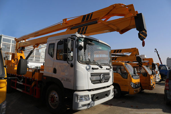 20米22米高空作業(yè)車-國六東風(fēng)多利卡D9