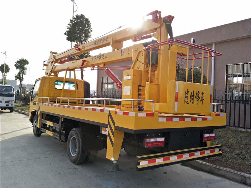 18米折臂高空作業(yè)車(chē)交車(chē)