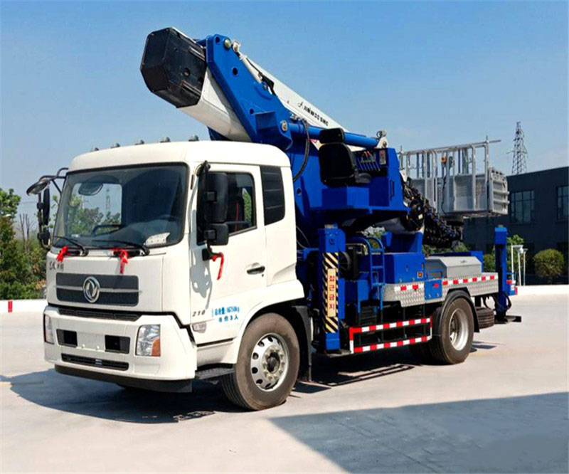 天錦29米進(jìn)口伸縮臂高空作業(yè)車