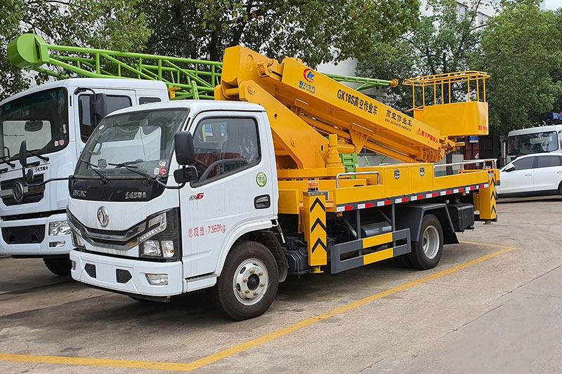 國六多利卡18米直臂高空作業(yè)車