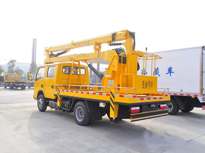 放國(guó)六14米折臂高空作業(yè)車