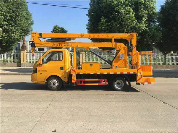 國(guó)六藍(lán)牌東風(fēng)途逸13米折臂高空作業(yè)車